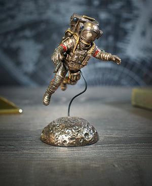 Statue of an bronze astronaut.